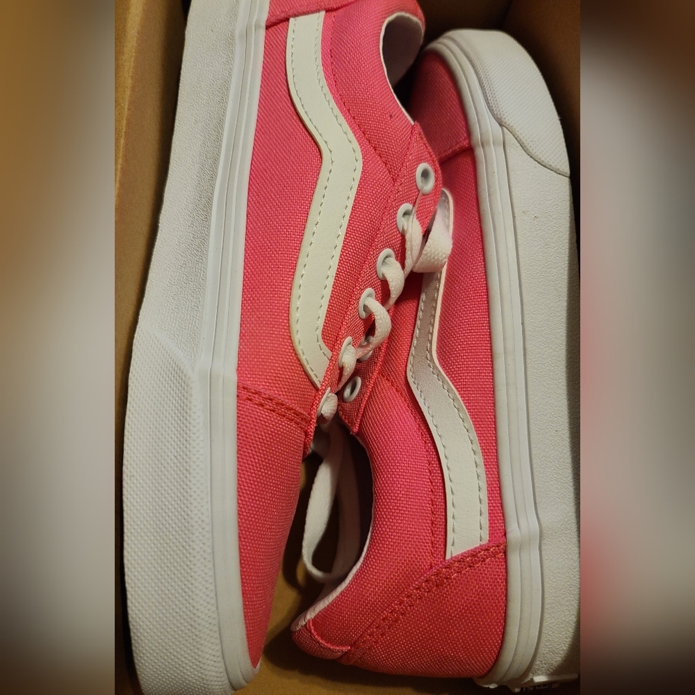 Vans (Ward) Neon Pink Sneakers